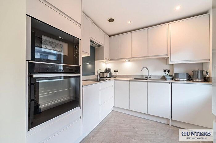 2 Bedroom Flat For Sale In Central Avenue, Welling, DA16