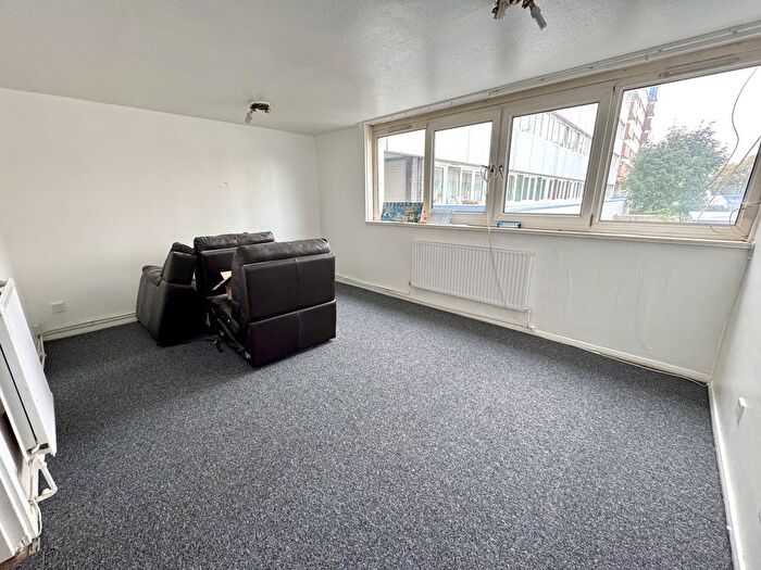 2 Bedroom Flat To Rent In Spooner House, Hounslow, TW5