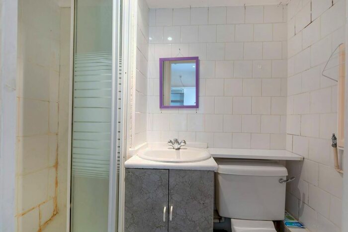 1 Bedroom Flat To Rent In Cathles Road, Clapham South, London, SW12