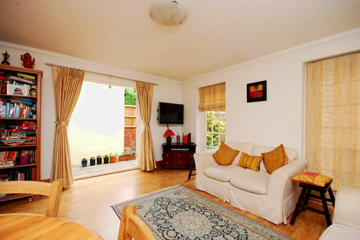 2 Bedroom Flat To Rent In Wellesley Road, Gunnersbury, London, W4