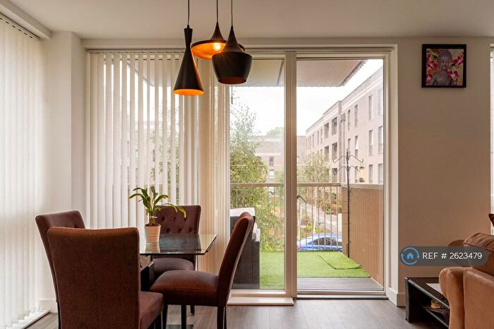 2 Bedroom Flat To Rent In Adenmore Road, London, SE6