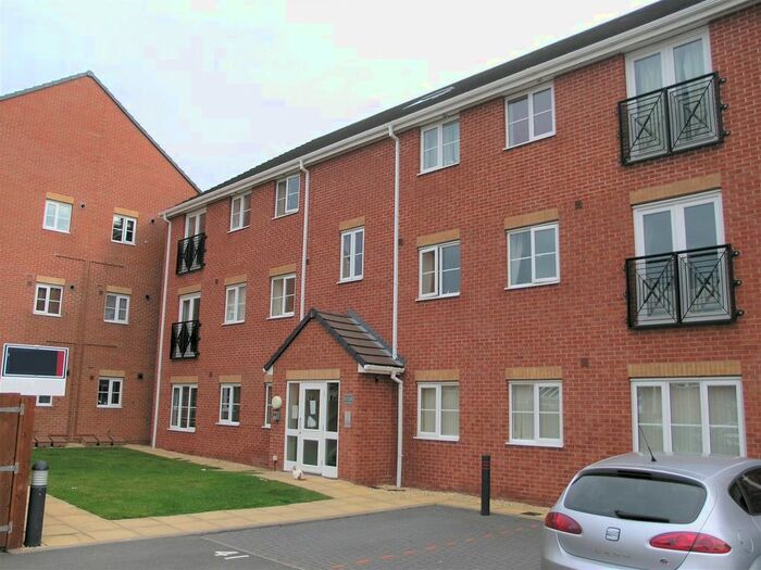 2 Bedroom Flat To Rent In Century Way, Halesowen, B63