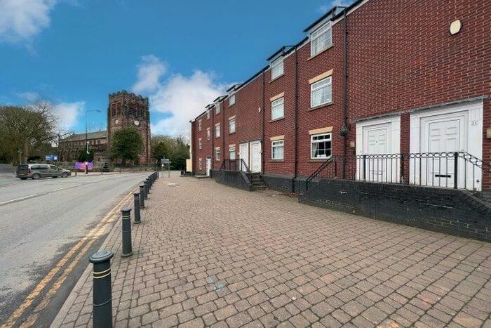 4 Bedroom Town House To Rent In High Street, Newton-Le-Willows, WA12