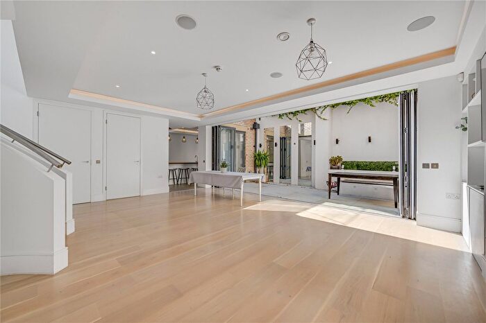 4 Bedroom Detached House For Sale In Sunlight Mews, Fulham, London, SW6
