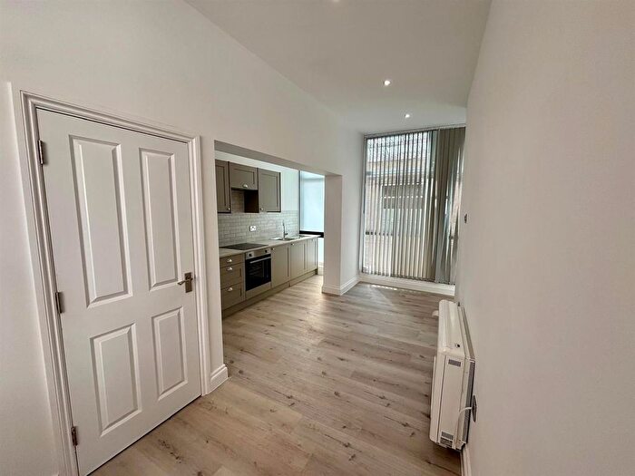 3 Bedroom Flat To Rent In Imperial Arcade, Brighton, BN1