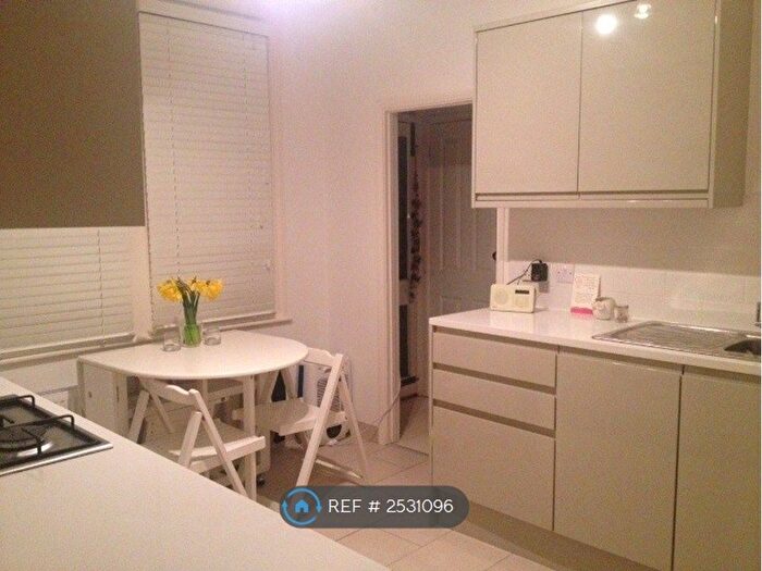 2 Bedroom Flat To Rent In Charlmont Road, London, SW17