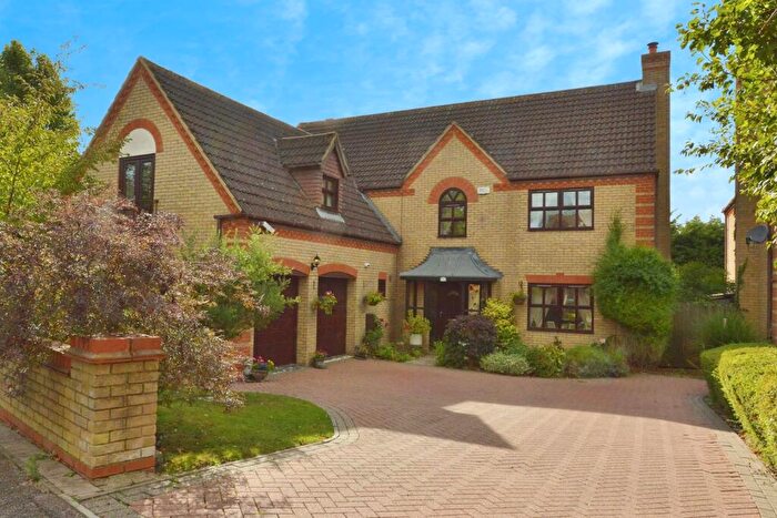 5 Bedroom Detached House For Sale In Pigott Drive, Shenley Church End, Milton Keynes, Buckinghamshire, MK5