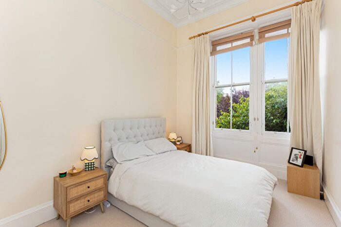 2 Bedroom Flat For Sale In / Coates Gardens, Haymarket, Edinburgh, EH12