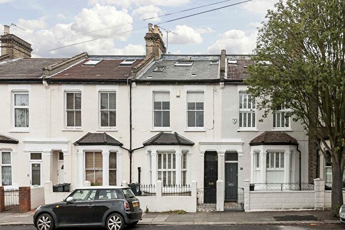 3 Bedroom Property To Rent In Swanscombe Road, London, W4