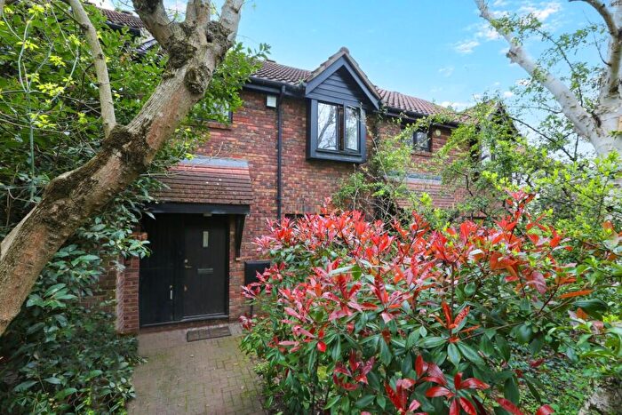 3 Bedroom House For Sale In Hascombe Terrace, London, SE5