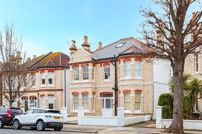 1 Bedroom Flat To Rent In Walsingham Road, Hove, Sussex, BN3