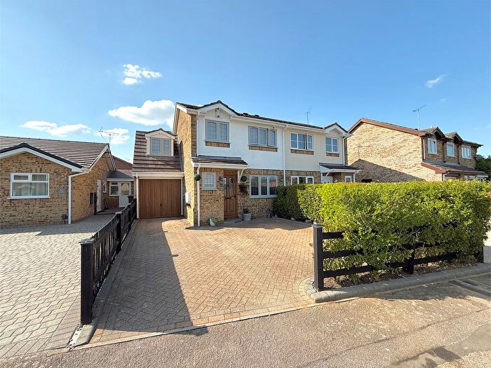4 Bedroom Semi-Detached House For Sale In Harlestone Close, Luton, LU3