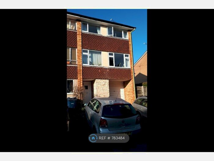 5 Bedroom End Of Terrace House To Rent In Dollis Drive, Farnham, GU9