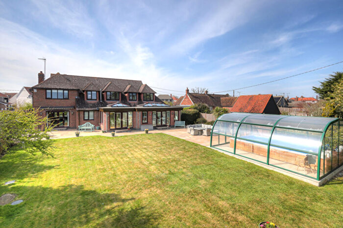 5 Bedroom Detached House For Sale In Clapton Hall Lane, Dunmow, Essex, CM6