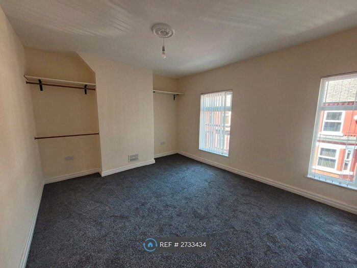 3 Bedroom Terraced House To Rent In Grange Street, Salford, M6