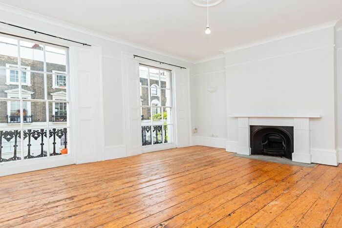 3 Bedroom Flat To Rent In Calthorpe Street, London, WC1X