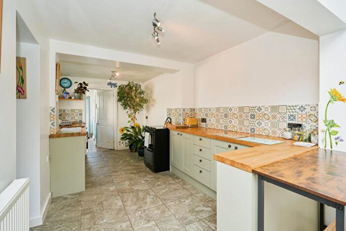3 Bedroom Semi-Detached House For Sale In Gunville Road, Newport, Isle Of Wight, PO30