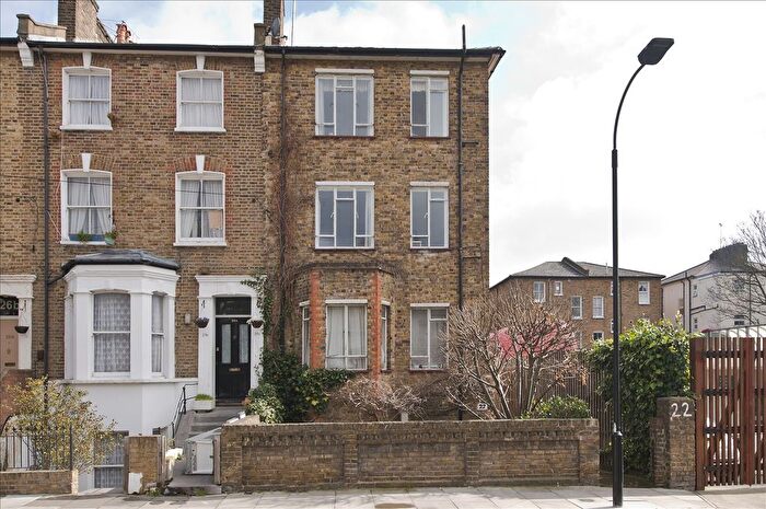 2 Bedroom Flat To Rent In Cathnor Road, London, W12