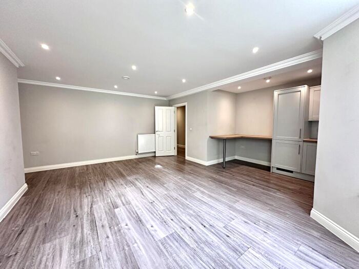 2 Bedroom Apartment To Rent In Selbourne, BN3