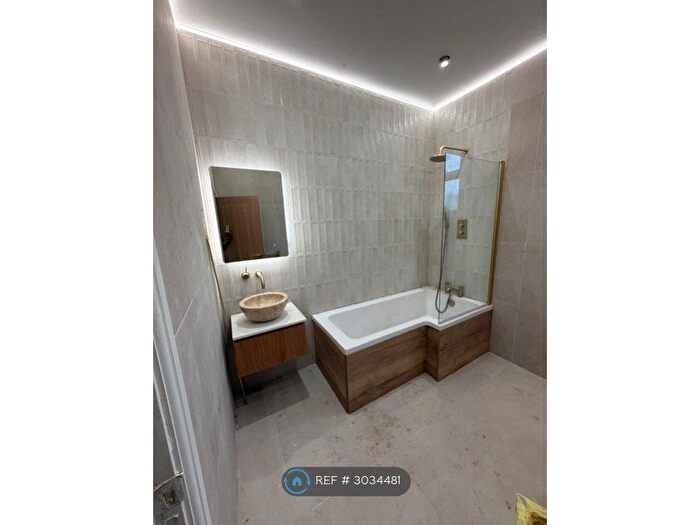 3 Bedroom Flat To Rent In Dollis Park, London, N3
