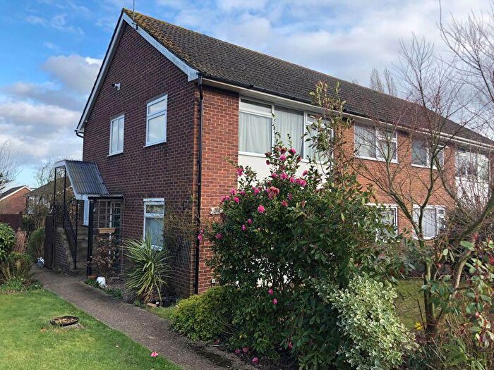 2 Bedroom Apartment To Rent In Broomhill, Cookham, SL6