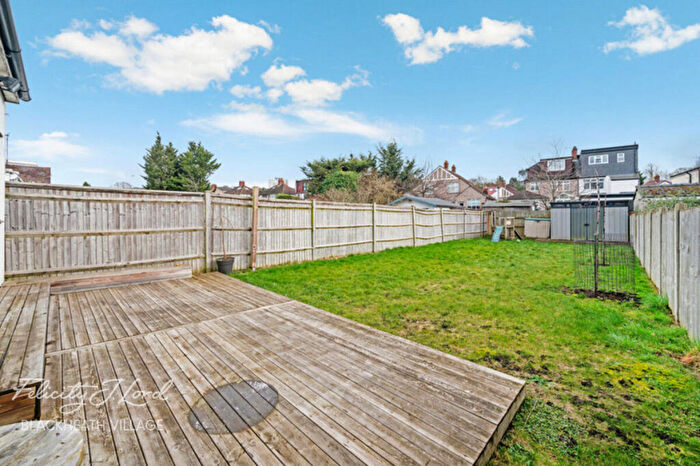 3 Bedroom Semi-Detached House For Sale In Broad Walk, London, SE3