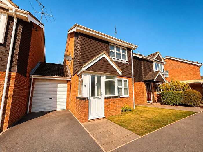 2 Bedroom Link Detached House For Sale In High Ridge, Godalming, Surrey, GU7