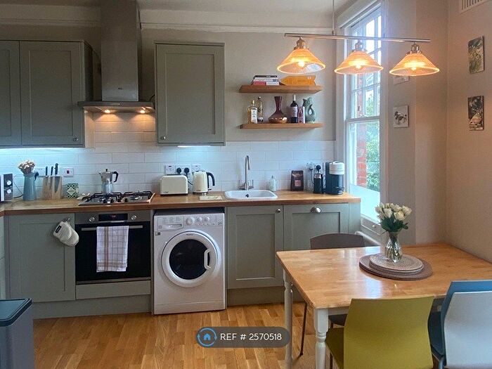 2 Bedroom Flat To Rent In Trent Road, London, SW2