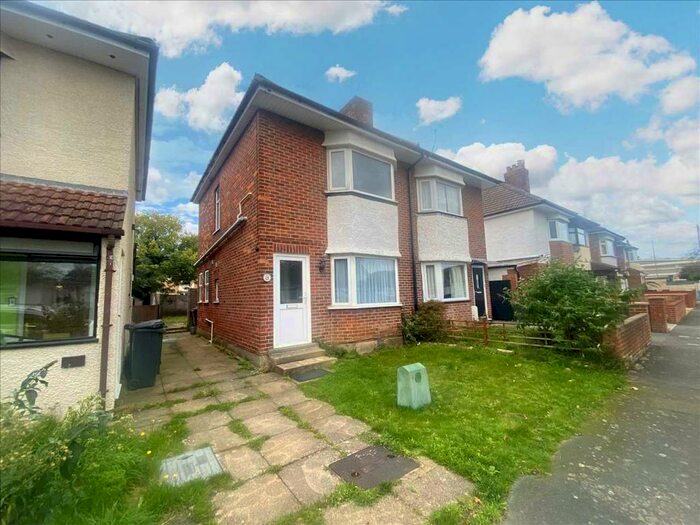 3 Bedroom Semi-Detached House To Rent In Availible Now - Walking Distance To Castlepoint, BH8