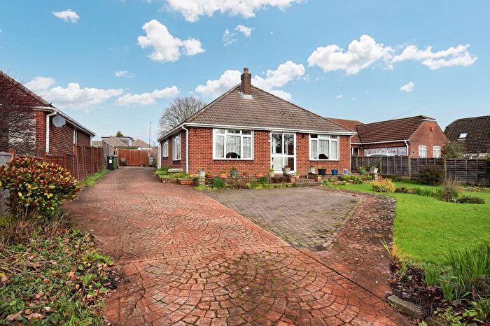 3 Bedroom Detached Bungalow For Sale In Heath House Lane, Hedge End, SO30
