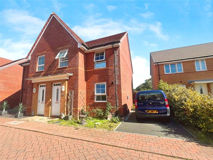 3 Bedroom Semi-Detached House For Sale In Cromwell Avenue, East Cowes, Isle Of Wight, PO32