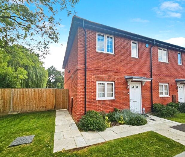 2 Bedroom End Of Terrace House For Sale In Hinman Copse, Binfield, Bracknell, RG42