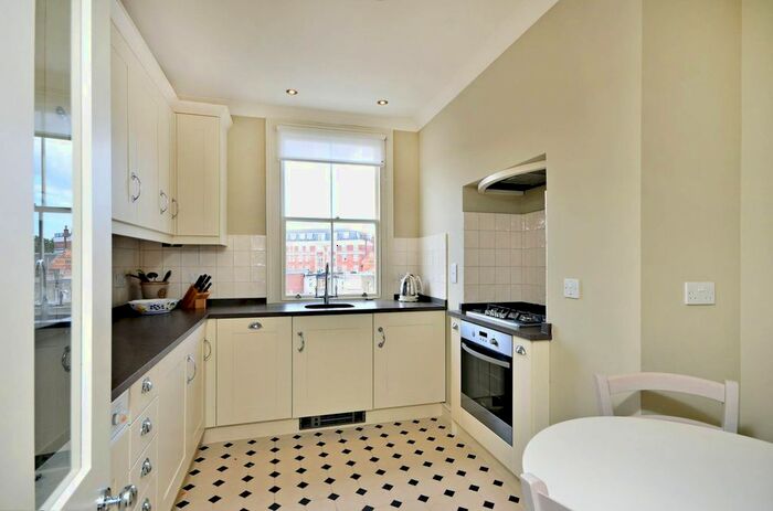 2 Bedroom Flat To Rent In Fulham Road, Fulham, London, SW6