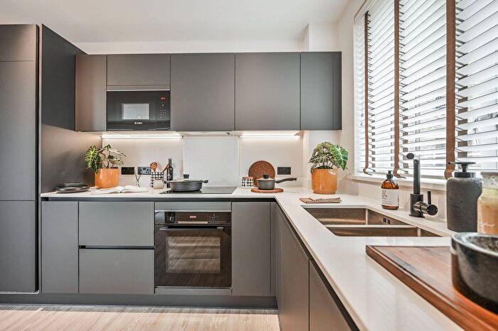 2 Bedroom Flat For Sale In North Gate Park, Harringay, London, N15