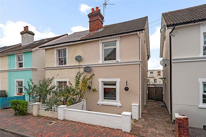 4 Bedroom Semi Detached House For Sale In Chandos Road, Tunbridge Wells, Kent, TN1