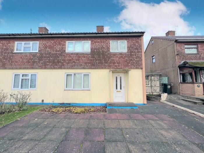 3 Bedroom SemiDetached House For Sale In The Oval, Russells Hall