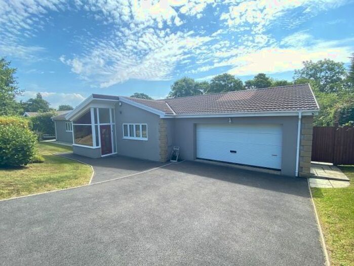 4 Bedroom Detached Bungalow To Rent In Meadow Rise, Derwen Fawr, SA2