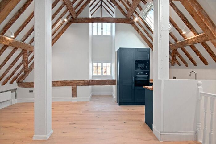 2 Bedroom Flat For Sale In Godalming, Surrey, GU7