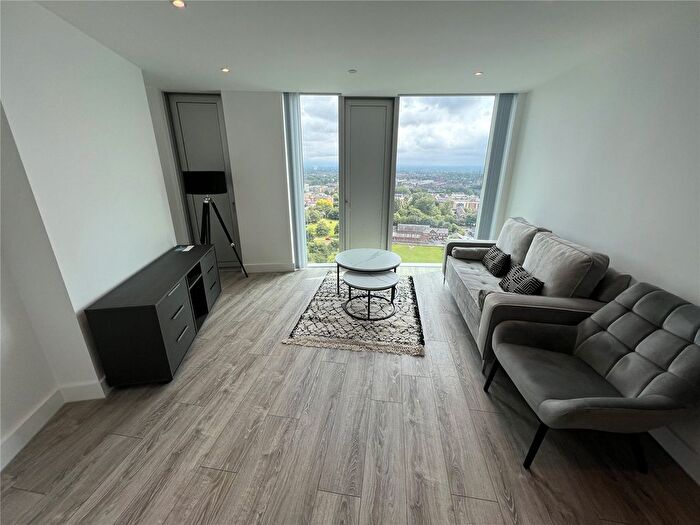 2 Bedroom Flat For Sale In Thr, Silvercroft Street, Manchester, M15