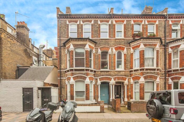 2 Bedroom Flat To Rent In Severus Road, SW11