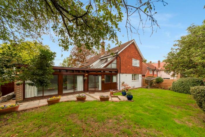 5 Bedroom House To Rent In Alleyn Park London, SE21