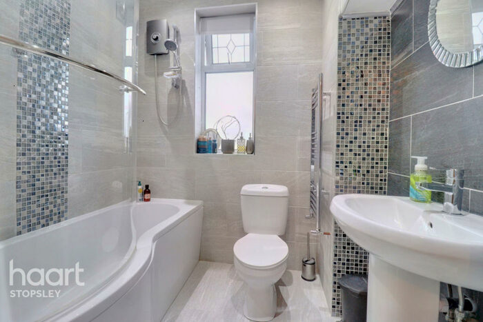 3 Bedroom Semi-Detached House For Sale In Norfolk Road, Luton, LU2