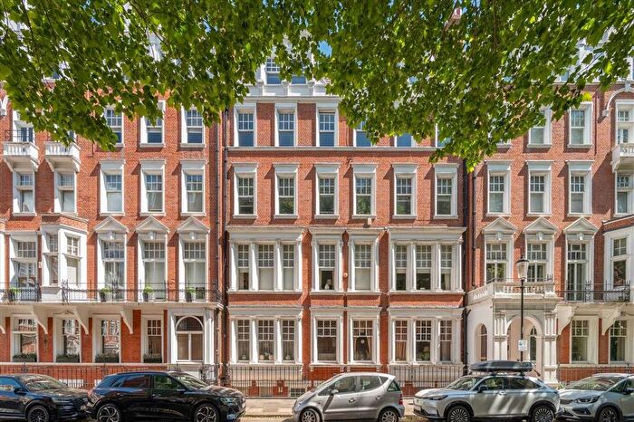2 Bedroom Flat To Rent In Embankment Gardens, Chelsea, SW3
