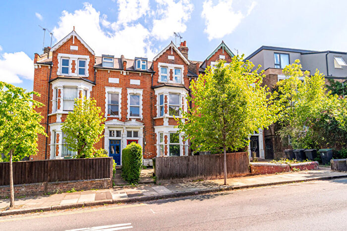 2 Bedroom Flat For Sale In Church Lane, Hornsey, N8