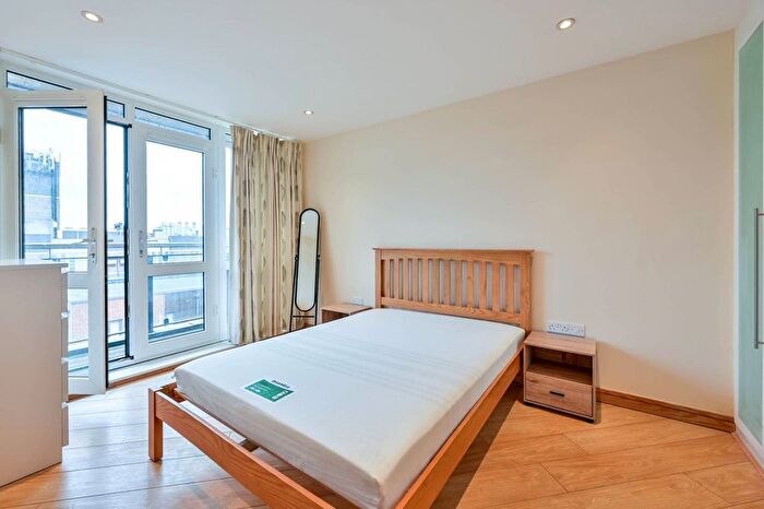 2 Bedroom Flat To Rent In Martyr Road, Guildford, GU1