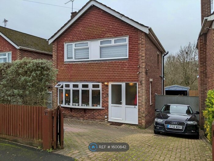 3 Bedroom Detached House To Rent In Warren Close, Southampton, SO16