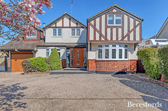 4 Bedroom Detached House For Sale In Rayleigh Road, Hutton, CM13