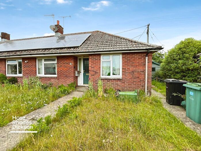 2 Bedroom Bungalow For Sale In Milestone Crescent, Newchurch, Sandown, PO36