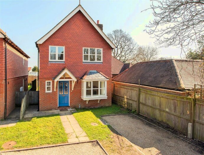4 Bedroom Detached House For Sale In Inglenook Yard, Village Street