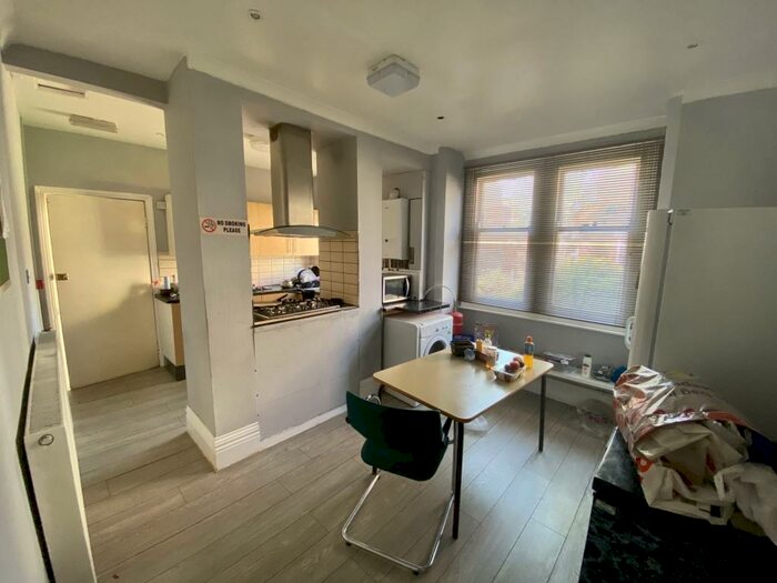 6 Bedroom End Of Terrace House To Rent In College Avenue, Highfields, LE2